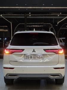 Mitsubishi Outlander image 2