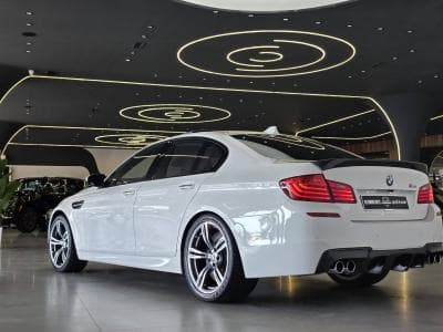 BMW M5 image 8
