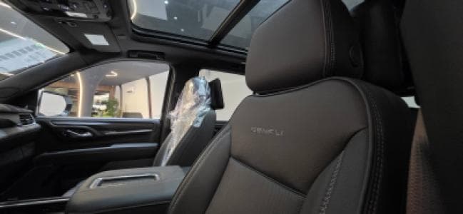 GMC Yukon Denali image 4
