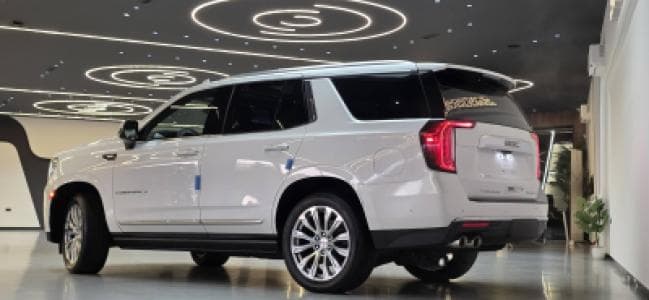 GMC Yukon Denali image 5