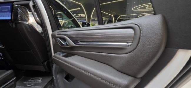GMC Yukon Denali image 7