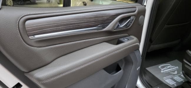 GMC Yukon Denali image 8