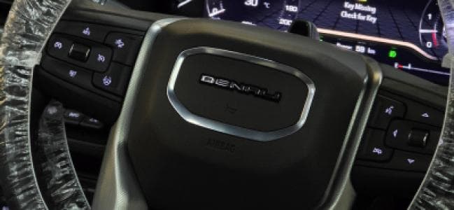 GMC Yukon Denali image 10