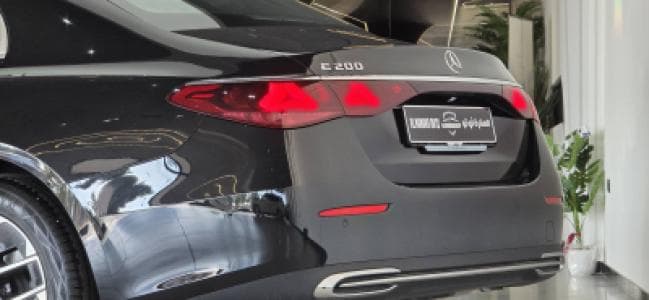 E 200 image 3